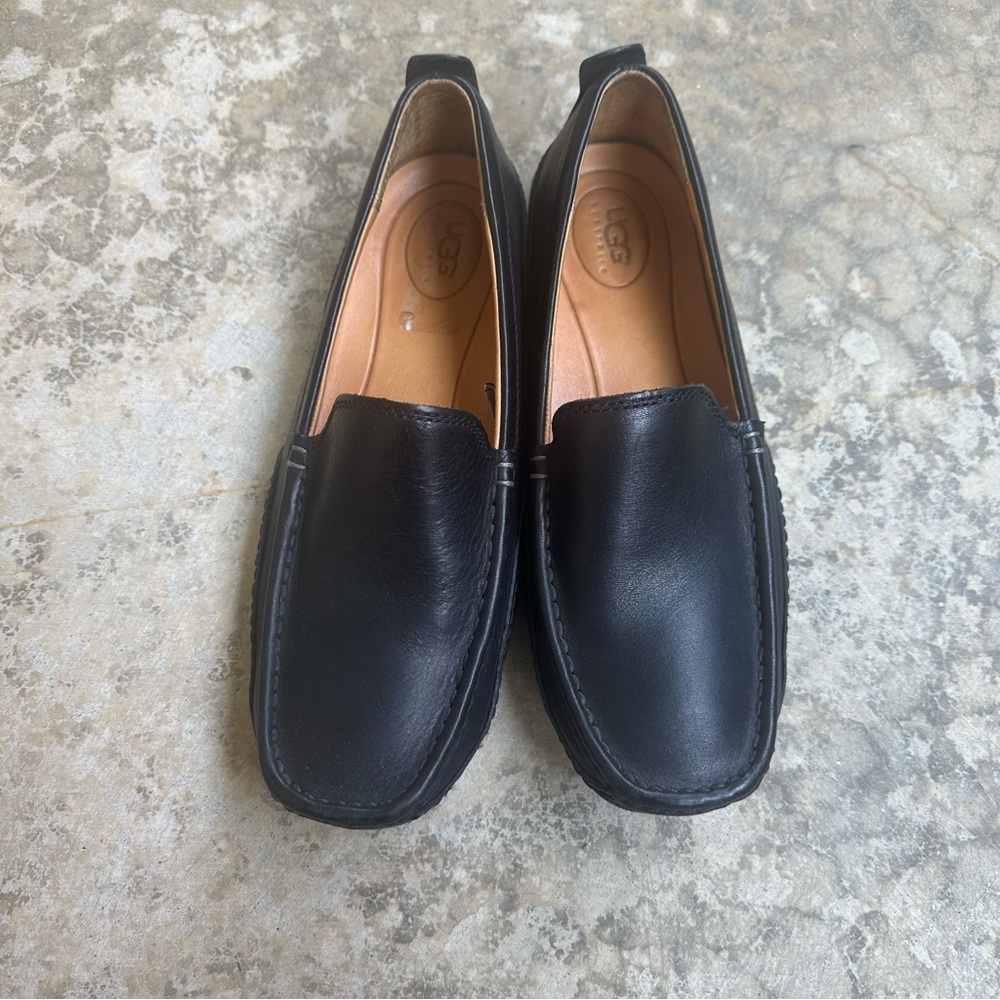UGG 1631 - Men’s black leather loafer - Size 8